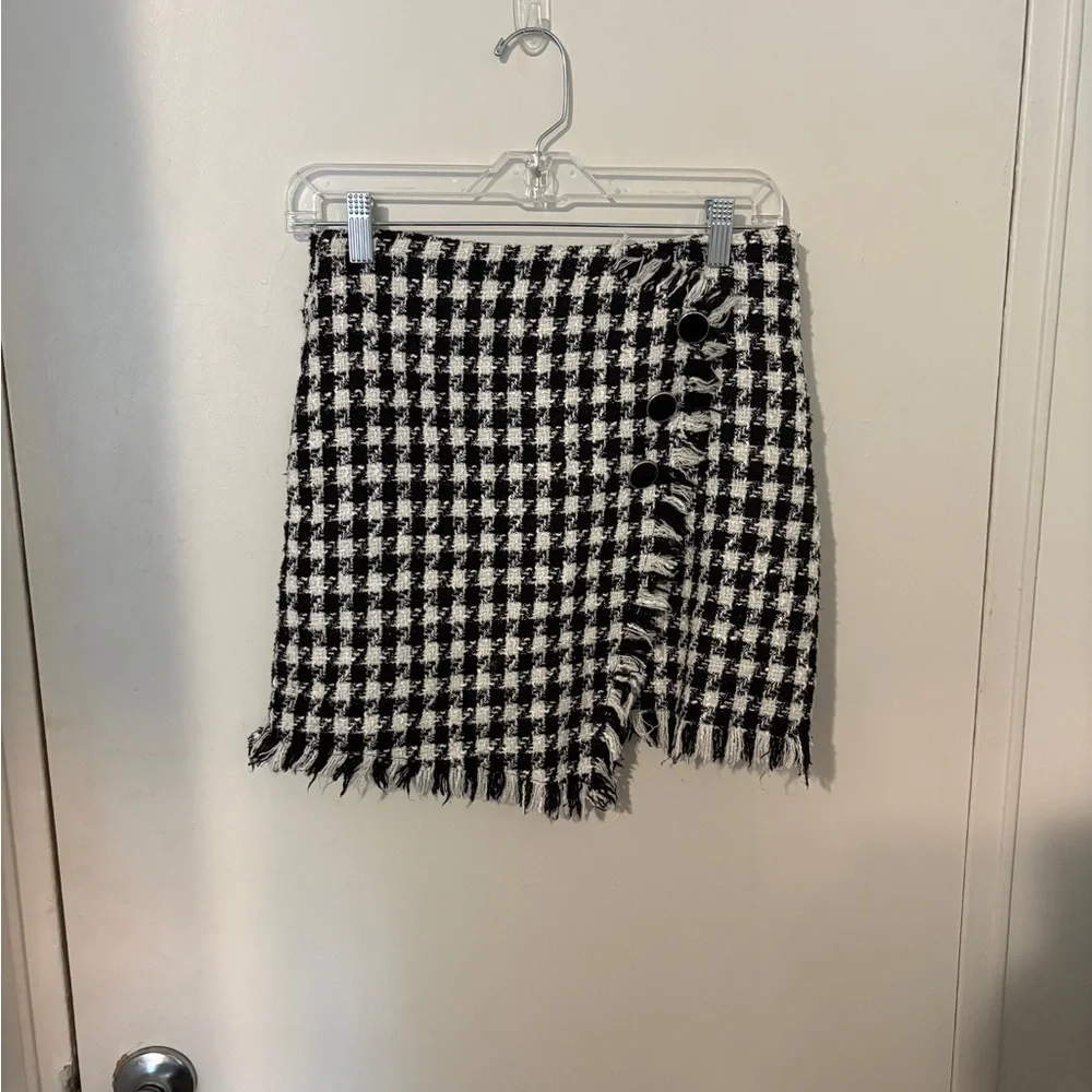 Pink Lily Black and White Houndstooth Mini Skirt - Picture 1 of 5